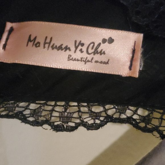 Mo Huan Yi Chu Black and Pink Lace Dress - Picture 3 of 3